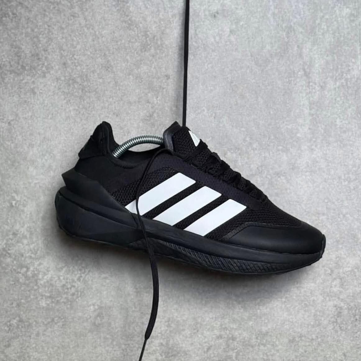 2f3ea708-21ad-460b-b00d-010befd687f5 Adidas Avryn Shoes Black - الصورة 1
