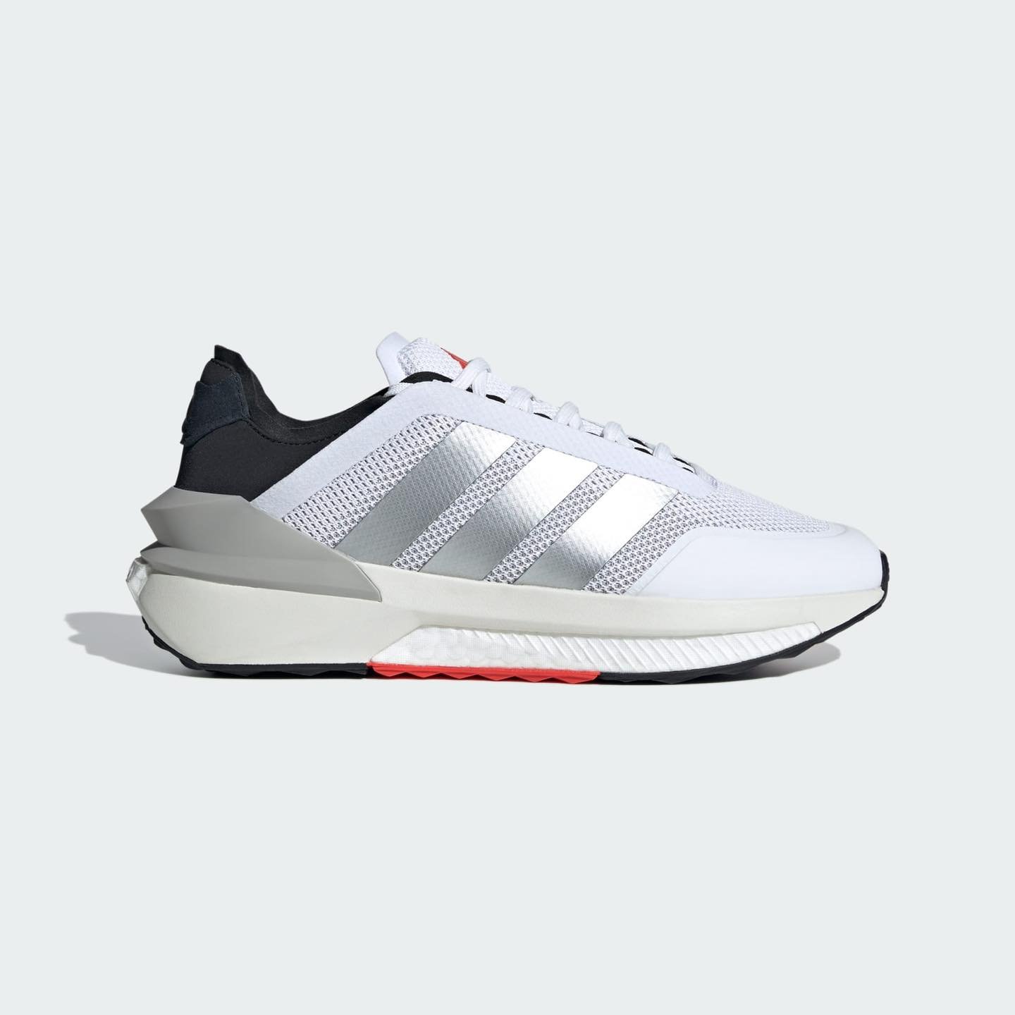 483471443_621862714157955_4503744712852485038_n Adidas Avryn IE2645 White - الصورة 1